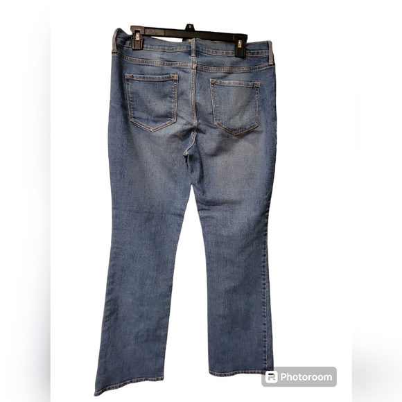 Women's Old Navy Original Acadia Mid Rise Boot Cut Jeans - Picture 2 of 3